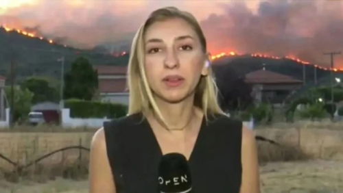 «Ασπίδα προστασίας» από τους πυροσβέστες στη δημοσιογράφο του OPEN: «Εύκολο να κρίνεις από την ασφάλεια της οθόνης σου»