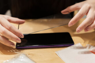 How To Properly Align A Screen Protector For Your Phone