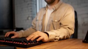 Estos teclados mecánicos parecen de gamers, pero también son para trabajar por horas
