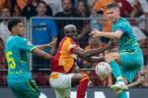 Un buen Villarreal gana en Estambul y demuestra que ya está listo para competir