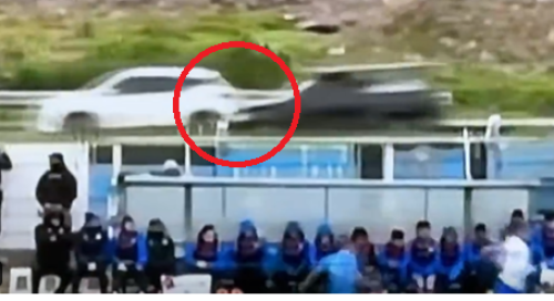 Nemaiîntâlnit: accident rutier provocat de un meci de fotbal. ”Trebuie arestat pe loc”: imaginile au făcut înconjurul lumii