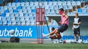 Se abren dos opciones en el extranjero para Javi López