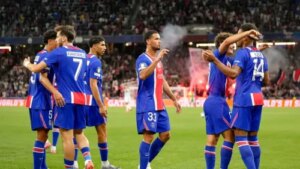 Doué rompe el empate con un gol inicialmente anulado por fuera de juego