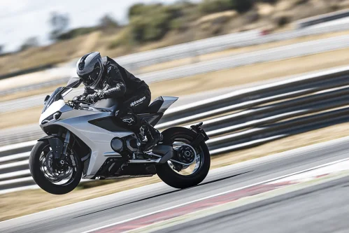 How Norton Motorcycles Engineered the Manx R Around Real Riders