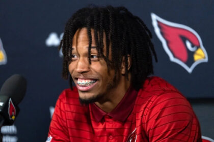 Third-string Cardinals WR makes one-handed catch too good for the preseason