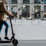 Moverse sobre dos ruedas cuesta menos con estos patinetes eléctricos