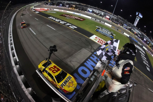 Джоуи Логано одержал вторую победу в четырёх последних гонках NASCAR Cup Series