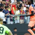 Mejor estreno imposible para Bisiwu: limpió las telarañas en su primer gol con el Barça