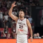 Valstsvienībā vairākos kvalifikācijas turnīros piedalījušais basketbolists karjeru turpinās Islandē