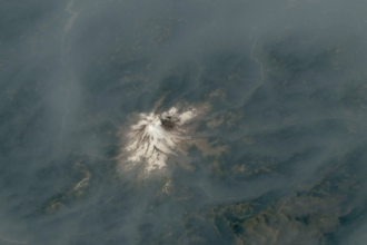 Wildfire smoke blankets volcanoes across the Pacific Northwest | Space photo of the day for Aug. 17, 2026