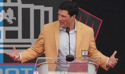 Hall of Famer Luke Kuechly to be honored in front of Panthers crowd during 2026 season