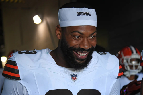 Falcons EDGE Za’Darius Smith picks new uniform number
