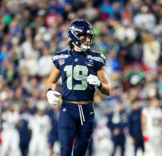Seahawks WR suffers ‘serious’ injury during joint practice with Titans