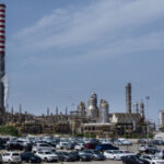 Rafinăria Petrotel-Lukoil din Ploiești, deținută de ruși, intră în insolvență. Ce se întâmplă cu angajații și producția