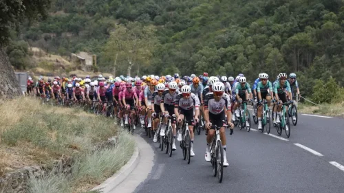 Oficial: Anulada la tercera etapa de La Vuelta a 16 kilómetros de meta por una granizada monumental