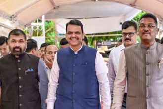 No need to make drivers Marathi experts, basic communication enough: Fadnavis