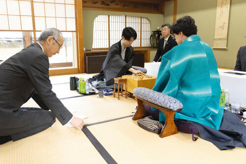 【王位戦】藤井聡太王位「生ういろう」伊藤匠２冠「アフォガード」和洋おやつで糖分補給
