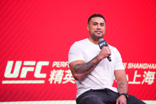 Carlos Ulberg provides new comeback update as rumors about interim 205lb title fight swirl online