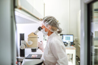 High Fertility Costs Push Americans Abroad for IVF Treatment