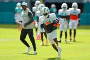 Dolphins trade veteran WR for 2025 fifth-round pick
