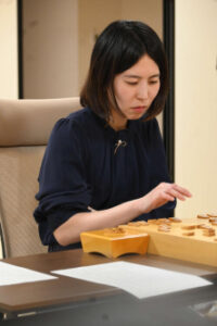 【白玲戦】福間香奈女流４冠「うっかりもあり、おかしくしてしまった」１勝１敗のタイに戻す