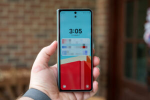 How I built a one-tap “travel mode” that locks down my Android when I’m at the airport
