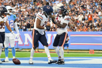 Luther Burden reacts to Bears WR Zavion Thomas’ insane TD vs. Titans