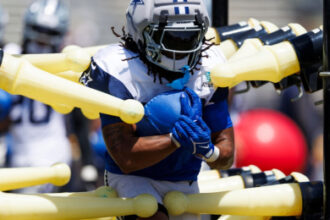 Eagles sign former Cowboys running back to practice squad