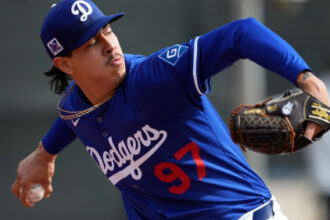 Blue Jays, Dodgers swap pitching prospects