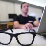 Καθηγητής στο Πανεπιστήμιο Πατρών βάζει «φρένο» στα νέα σκονάκια: Μόνο μολύβι και ιατρική βεβαίωση για γυαλιά