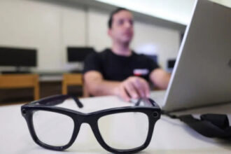 Καθηγητής στο Πανεπιστήμιο Πατρών βάζει «φρένο» στα νέα σκονάκια: Μόνο μολύβι και ιατρική βεβαίωση για γυαλιά