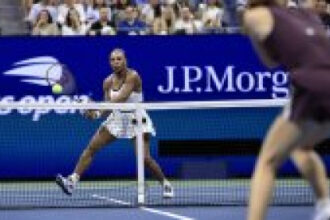 Серина и Винъс Уилямс отпаднаха на двойки на US Open след драматичен мач