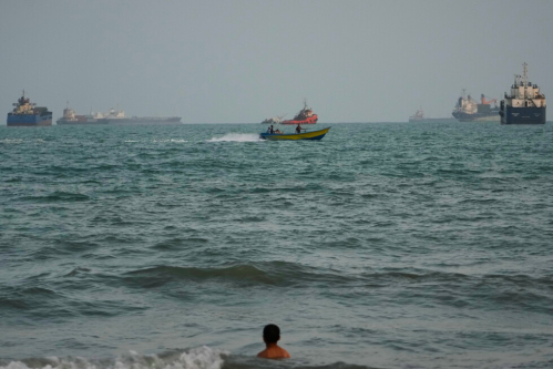 USA hits 3 Iranian oil tankers after saying Navy warships were targeted with missiles…