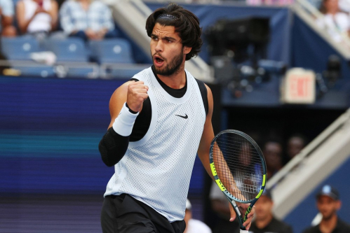 Obhajca titulu Alcaraz suverénne pokračuje na US Open. Američan nezískal ani jeden set