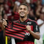 De ‘cabeça quente’ a herói: Samuel Lino encerra polêmica no Flamengo com gol da vitória