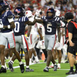 Kewan Lacy injury update: Ole Miss RB seen icing knee in Louisville game