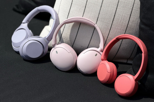 Social media loves Sony’s WH-1000XM4 headphones. Now you can love the sequel for less.