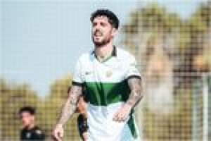 Fer Niño cae de pie en el Elche