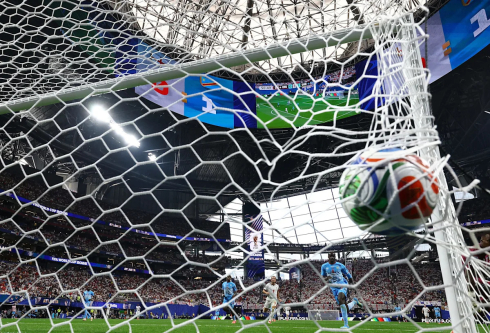 London-based amateur goalkeeper to become king in Uganda