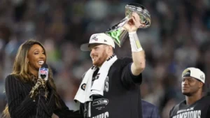 Seahawks’ Sam Darnold heads to locker room early in season opener