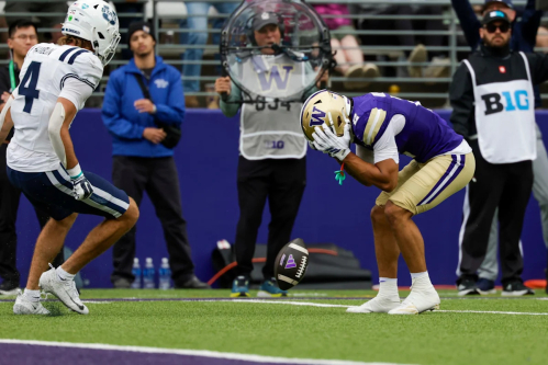 Washington offense sputters in sloppy 16-14 win over Utah State