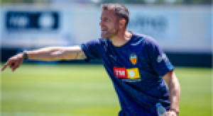 Óscar Sánchez, técnico interino del Valencia: “El equipo hace muchas cosas bien, pero si sumas un punto de quince es por algo”