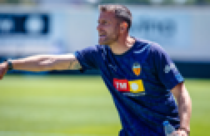 Óscar Sánchez, técnico interino del Valencia: “El equipo hace muchas cosas bien, pero si sumas un punto de quince es por algo”
