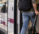 Los patinetes eléctricos vuelven a los trenes de Renfe, pero no en todas las ciudades