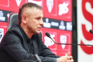 Rafinha admite possível erro do São Paulo com Crespo e desabafa Bioreportsós eliminação: “Ano difícil”