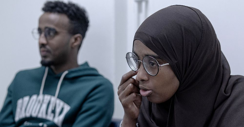Tonårsutvisade syskonen på förvaret – kan utvisas när som helst: ”Rädd”