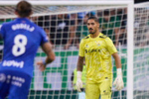 Valles echa el candado: ningún portero de LaLiga mejora su porcentaje de paradas