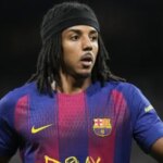 Jules Koundé es el último futbolista del Barcelona en traicionar a Cupra: el francés lo ha hecho con su Range Rover L460 y se ha llevado una pitada por completar mal una maniobra