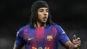 Jules Koundé es el último futbolista del Barcelona en traicionar a Cupra: el francés lo ha hecho con su Range Rover L460 y se ha llevado una pitada por completar mal una maniobra