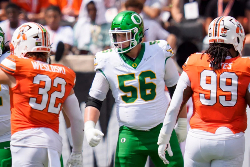 Oregon loses starting offensive lineman before USC game arrives